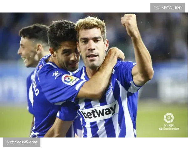 通讯：记录阿拉维斯成功保级后的更衣室庆祝时刻